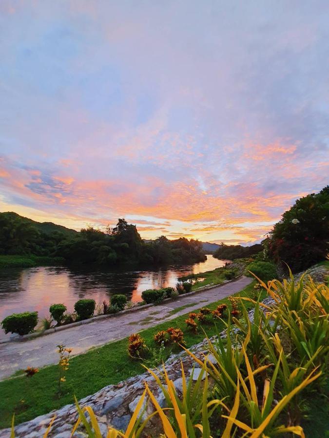 Aekpailin River Kwai Resort Канчанабури Экстерьер фото